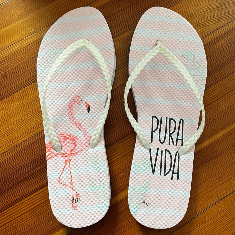 pura vida flip flops size 40 euro or 9.5 us NEW flamingo